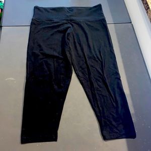 Victoria’s Secret Sport Capri leggings. Size XL